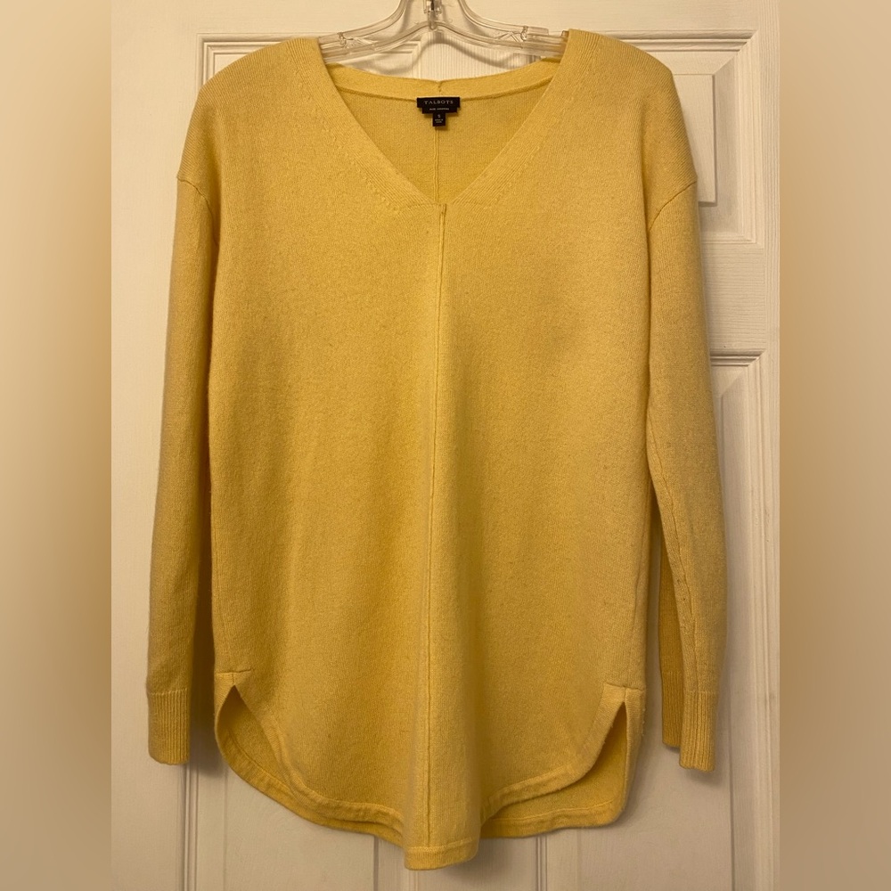V NECK PALE YELLOW CASHMERE SWEATER BY TALBOTS